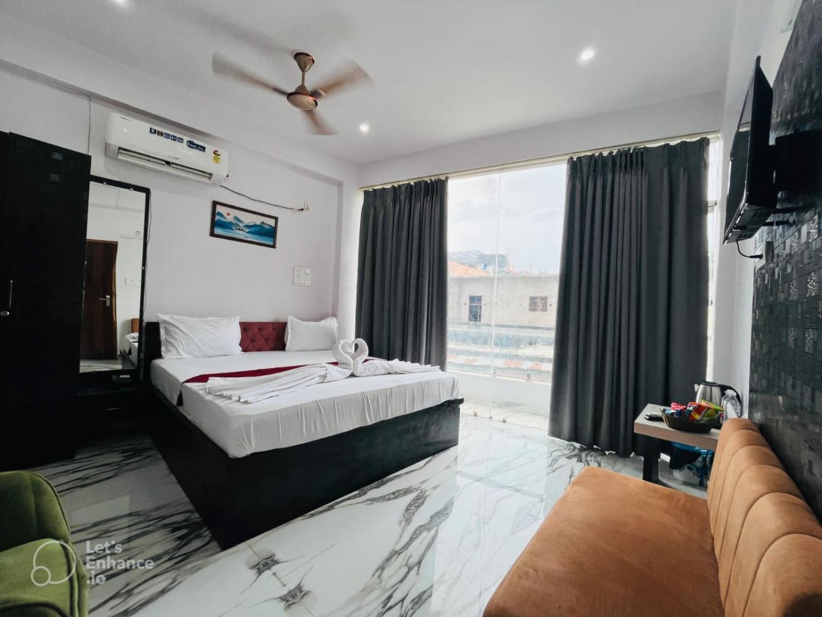 ורנאסי Hotel Vinayak Plaza מראה חיצוני תמונה