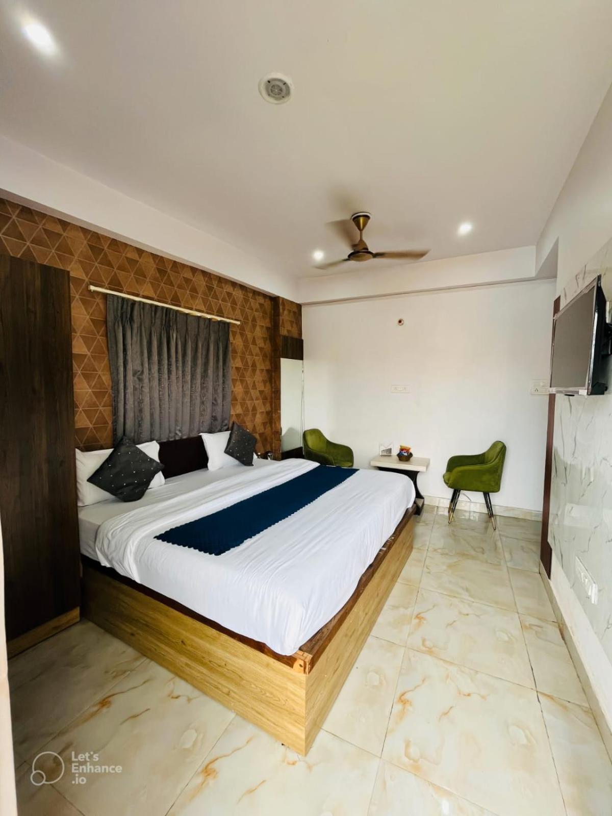 ורנאסי Hotel Vinayak Plaza מראה חיצוני תמונה