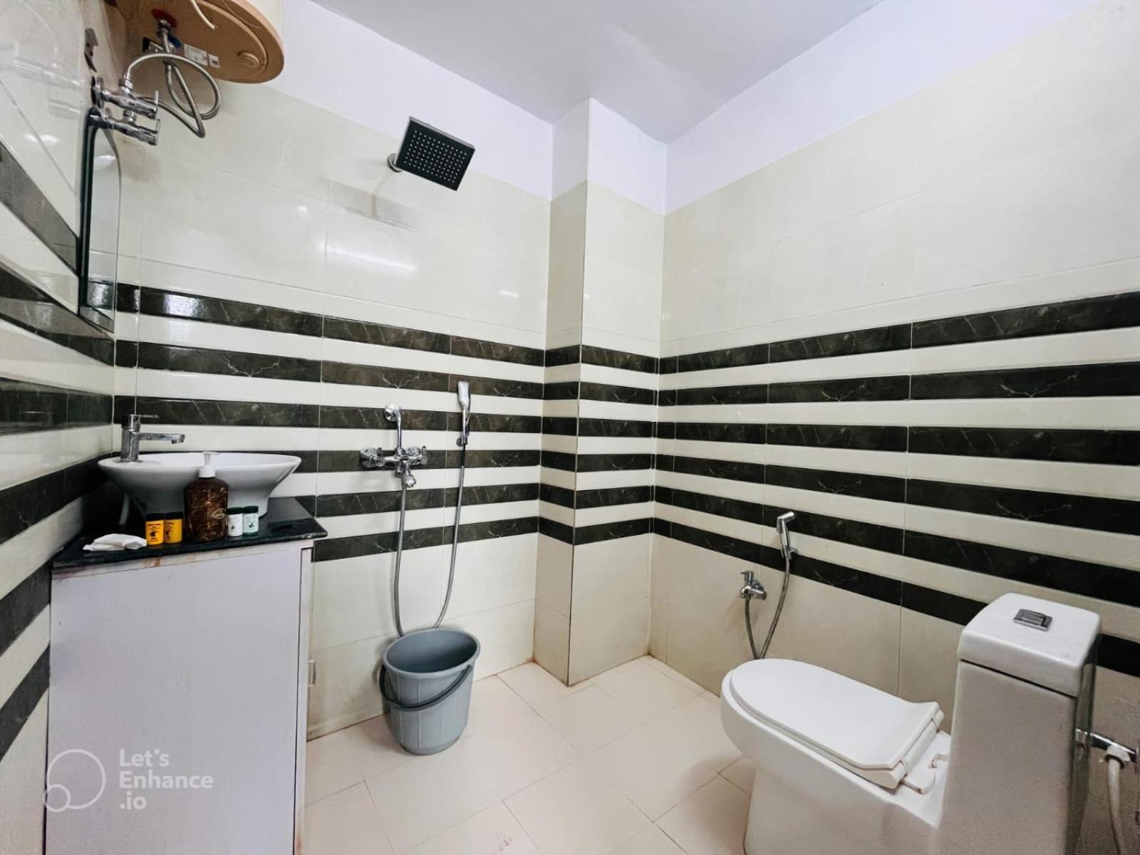ורנאסי Hotel Vinayak Plaza מראה חיצוני תמונה